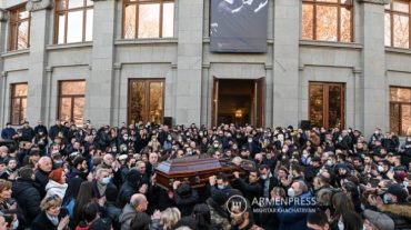 Հազարավոր երևանցիներ մասնակցեցին Արթուր Գրիգորյանի վերջին հրաժեշտի արարողությանը