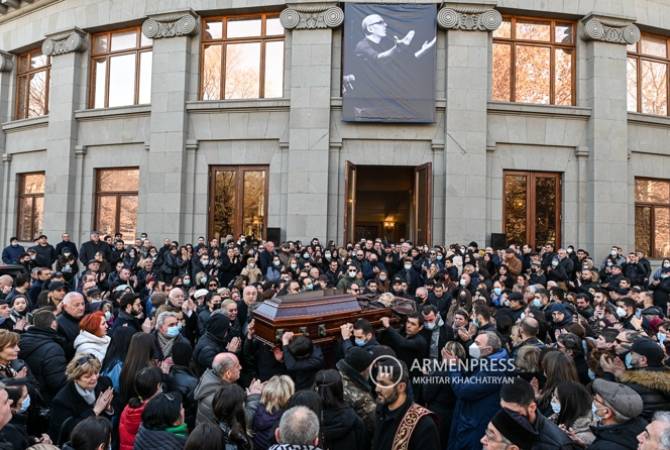 Հազարավոր երևանցիներ մասնակցեցին Արթուր Գրիգորյանի վերջին հրաժեշտի արարողությանը