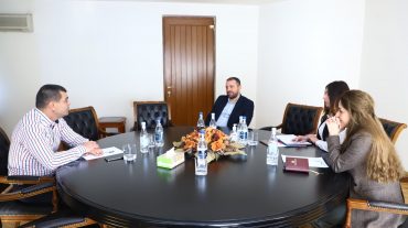 Էկոնոմիկայի նախարար Վահան Քերոբյանը հանդիպել է գործարարների հետ