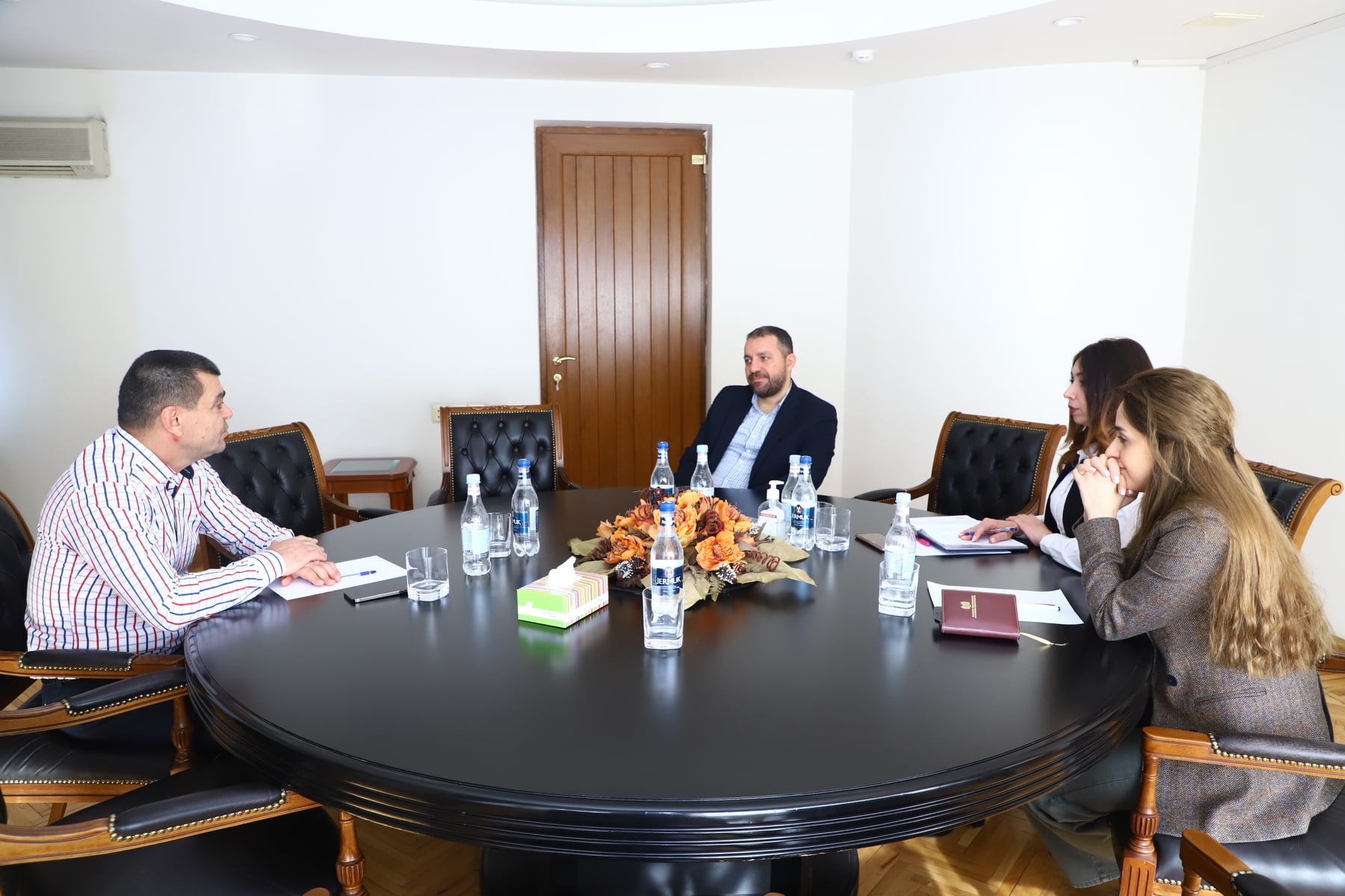 Էկոնոմիկայի նախարար Վահան Քերոբյանը հանդիպել է գործարարների հետ