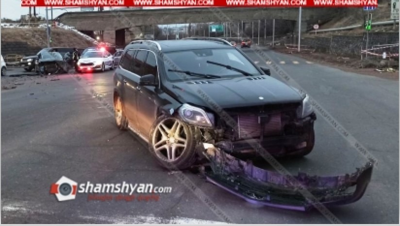 Երևանում բախվել են Ford-ն ու Mercedes-ը