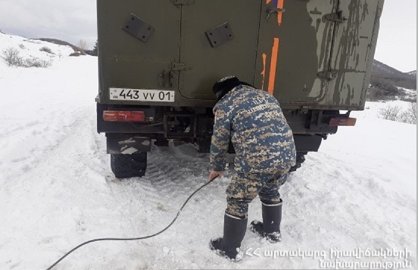 Փրկարարներն արգելափակումից դուրս են բերել ավտոմեքենաները
