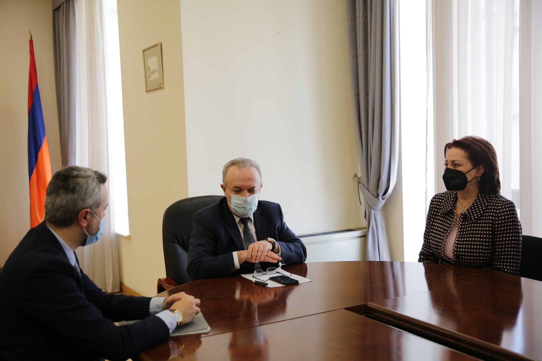 Գնահատելով աշխարհահռչակ օպերային երգչուհու ներուժը. Վ. Դումանյանն ընդունել է Հ. Պապյանին