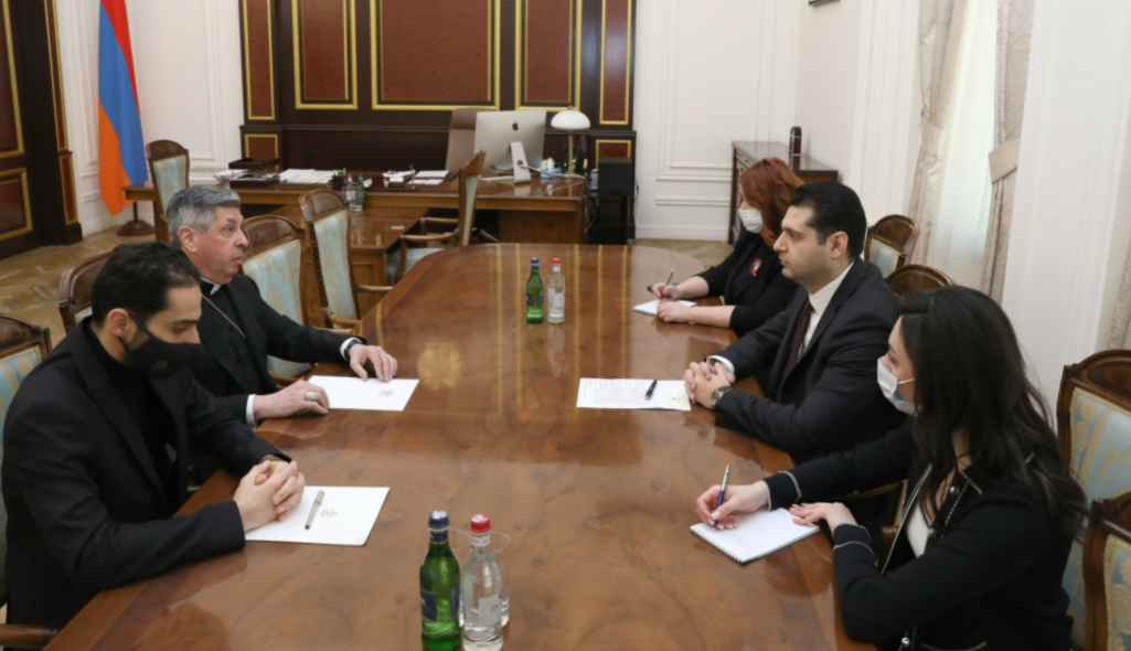 Փոխվարչապետը բարձր է գնահատել է ռազմագերիների անհապաղ ազատ արձակման մարդասիրական օգնության մասին Սրբազան քահանայապետի կոչերը