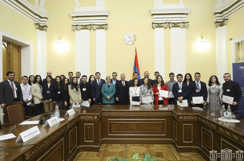Ազգային ժողովրդավարության ինստիտուտի «Խորհրդարանական պրակտիկա և ֆելոուշիփ» ծրագրի շրջանավարտները ստացել են հավաստագրեր