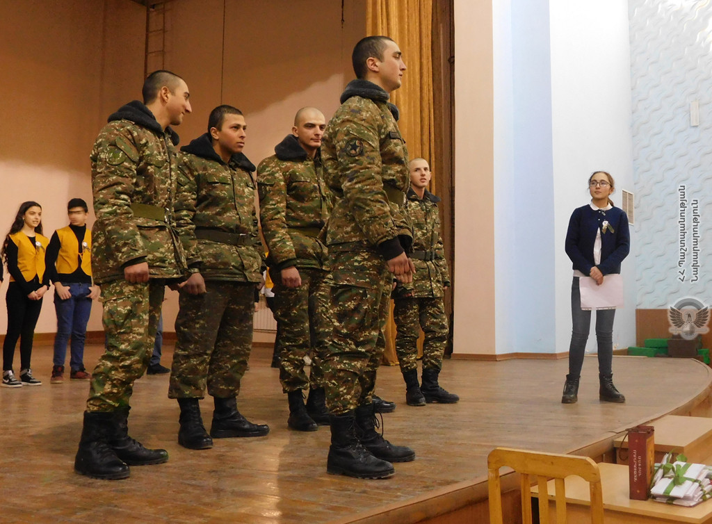 Դպրոցականներն այցելել են զորամաս