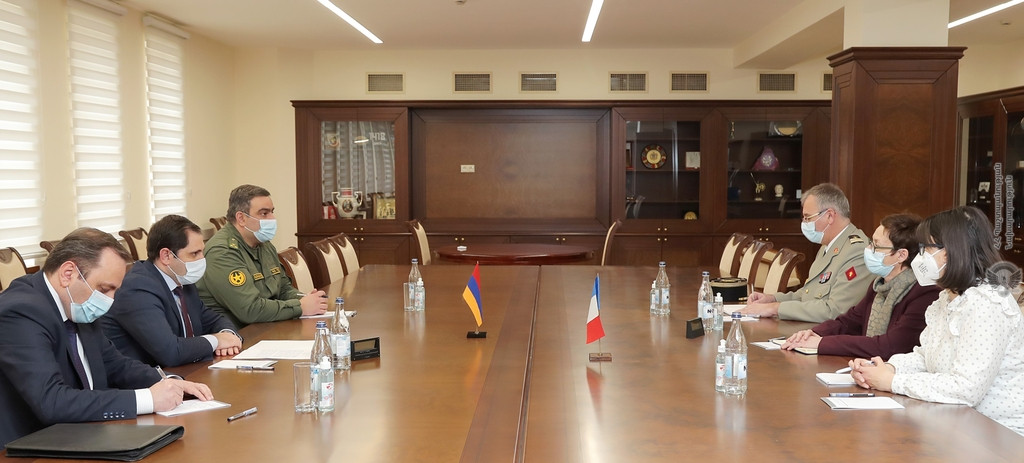 Սուրեն Պապիկյանն ընդունել է Ֆրանսիայի դեսպան Անն Լույոյին և ռազմական կցորդ Ֆրեդերիկ Կամպոսին