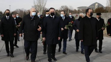 Վրաստանի ներքին գործերի նախարարն այցելել է Ծիծեռնակաբերդի հուշահամալիր և ոստիկանության զորքեր