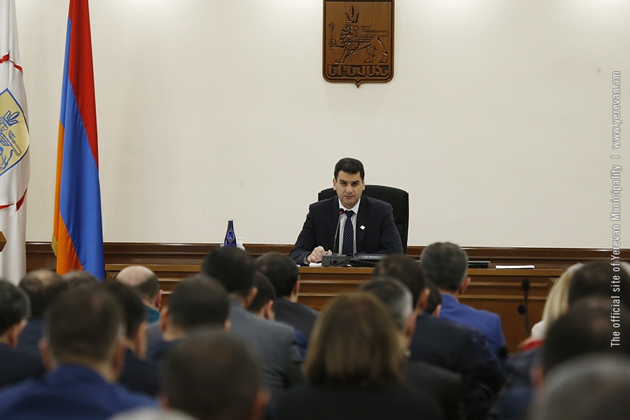 Երևանի քաղաքապետը հորդորել է խիստ հսկողություն իրականացնել վարորդների աշխատանքի նկատմամբ