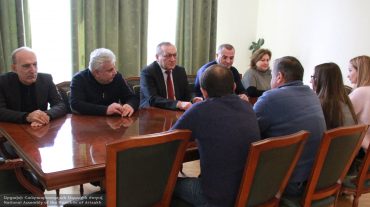 Համախմբել բոլոր առողջ ուժերը ի շահ Հայաստանի պետականության ու Արցախի հարցի լուծման․ քննարկում ԱՀ խորհրդարանում