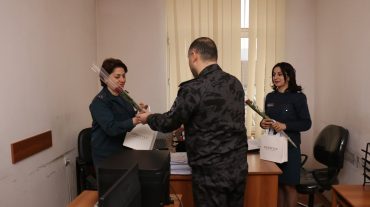 Հանուն մեր մայրերի, կանանց, քույրերի ու դուստրերի ժպիտների, մենք պարտավոր ենք անշեղորեն կատարել մեր ծառայողական պարտականությունը. Արցախի ՆԳ նախարար