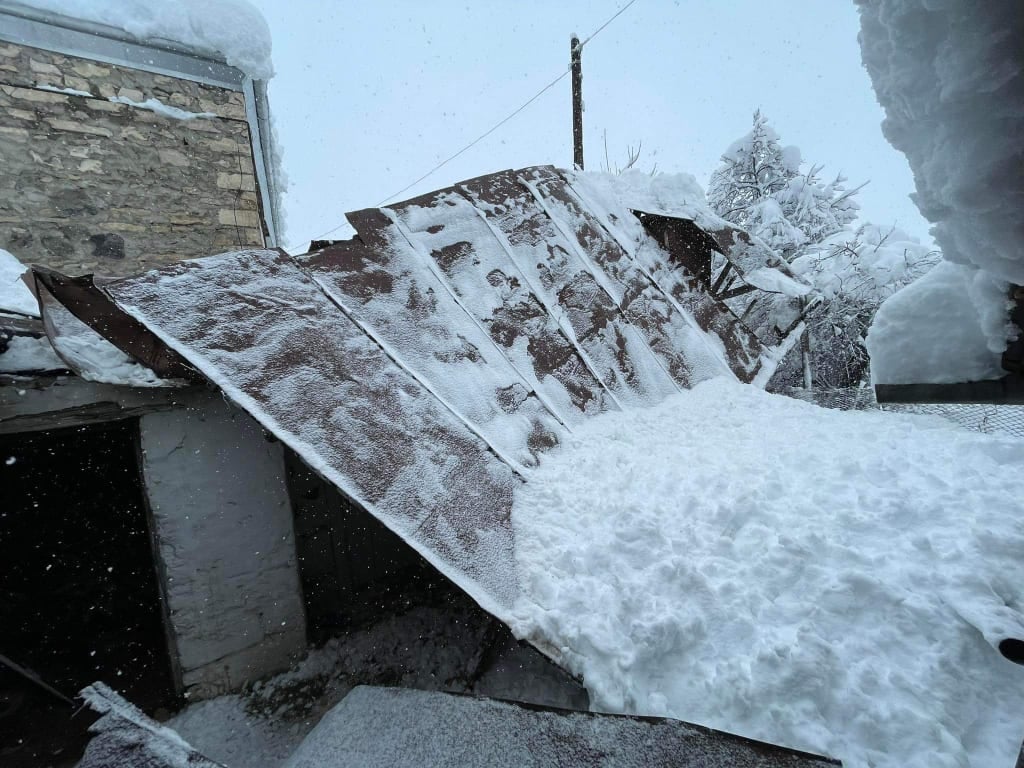 Ասկերանի Վարդաձոր համայնքում առատ ձյան հետևանքով 2 անասնաֆերմայի տանիք է փլվել․ փլուզումներ են գրանցվել նաև Հերհերում և Ճարտարում