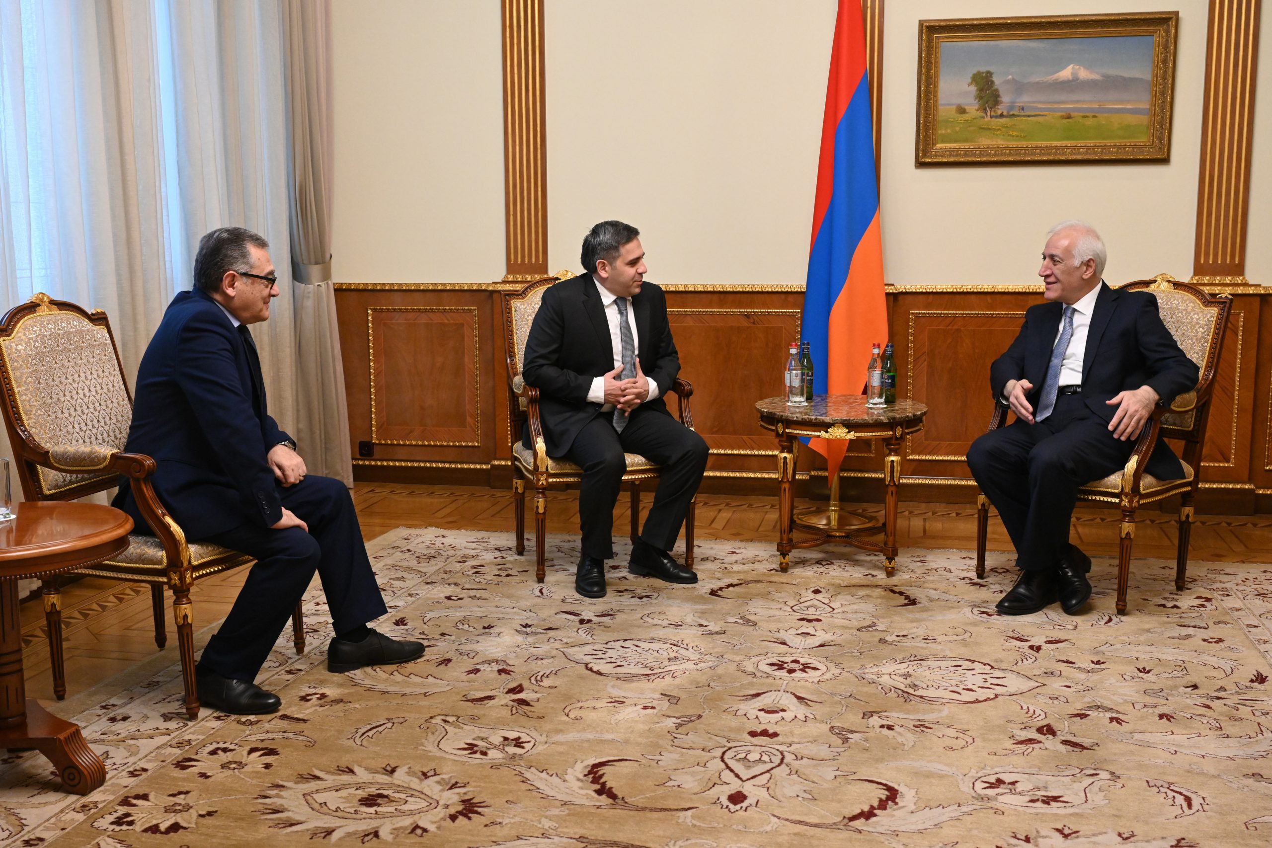 Նախագահ Վահագն Խաչատուրյանն ընդունել է ՀՖՖ նախագահ Արմեն Մելիքբեկյանին և փոխնախագահ Արմեն Նիկողոսյանին
