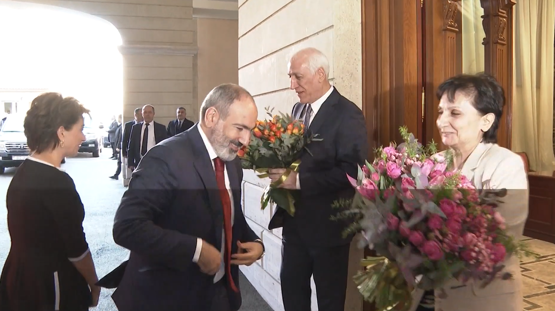 Նորընտիր նախագահ Վահագն Խաչատուրյանը հյուրընկալել է վարչապետ Նիկոլ Փաշինյանին