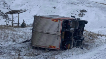 Սիսիան-Երևան ճանապարհին «Scania» մակնիշի ավտոմեքենան կողաշրջվել է.վարորդը մահացել է