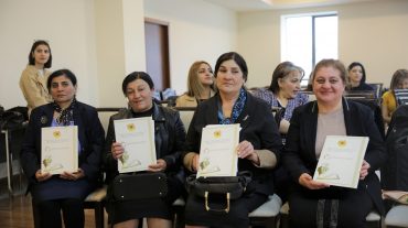 Եզդիերեն դասավանդող 12 ուսուցիչների հանձնվել են ԿԳՄՍՆ շնորհակալագրեր