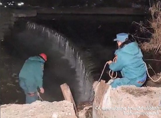 Հրազդանի կիրճում գետն ընկած ավտոմեքենան դուրս է բերվել