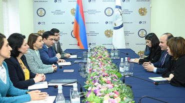 Մարդու իրավունքների պաշտպանը աշխատանքային քննարկում է ունեցել Աշխատանքի և սոցիալական հարցերի նախարարի հետ