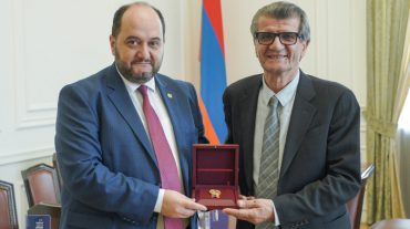 Ավստրալահայ բարերար Հերոս Դիլանչյանը պարգևատրվել է ՀՀ վարչապետի հուշամեդալով