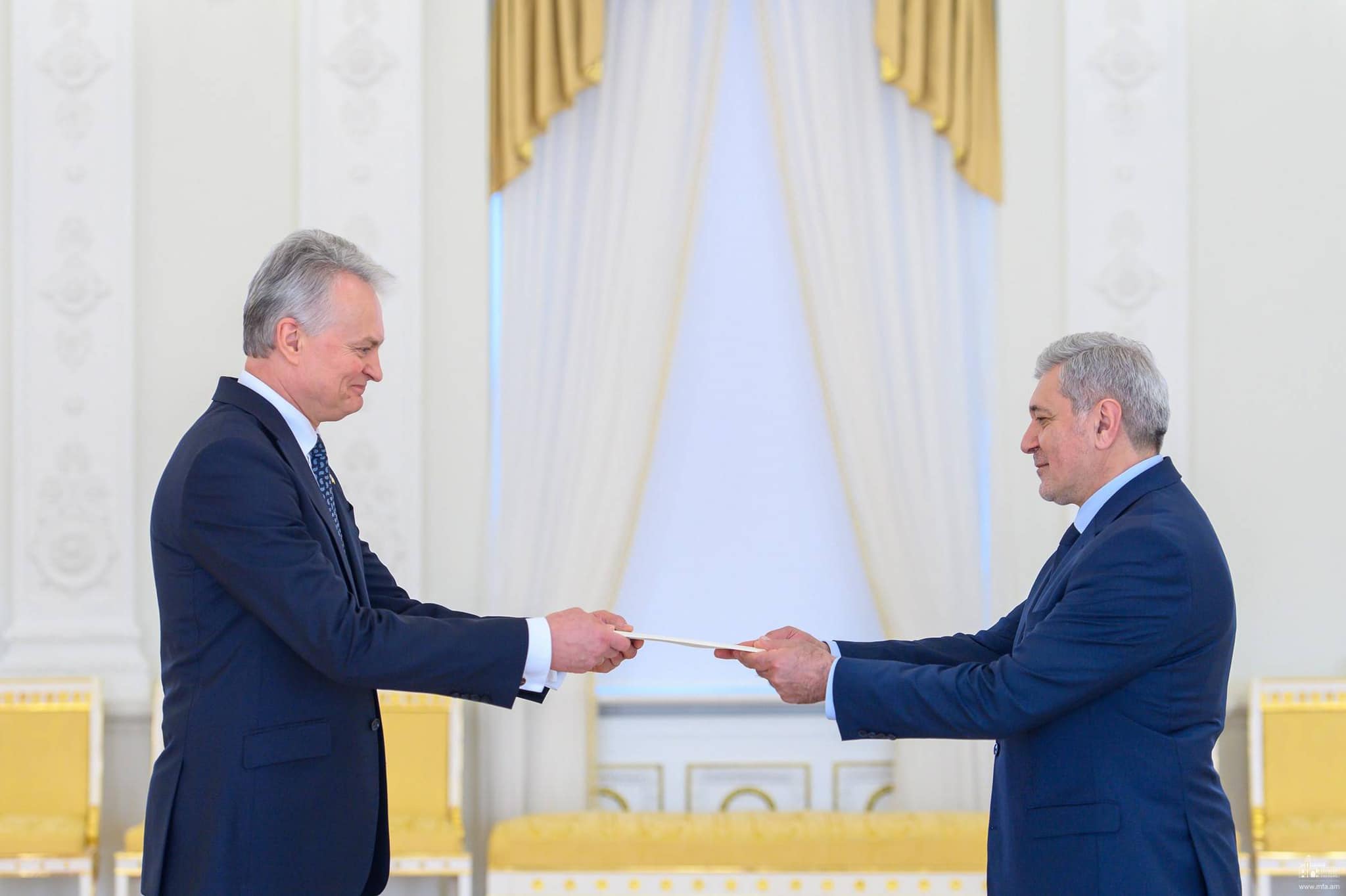 Հովհաննես Իգիթյանն իր հավատարմագրերն է հանձնել Լիտվայի նախագահին