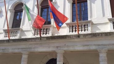Ազոլոյի քաղաքապետարանի շենքի վրա բարձրացվել է հայկական դրոշը