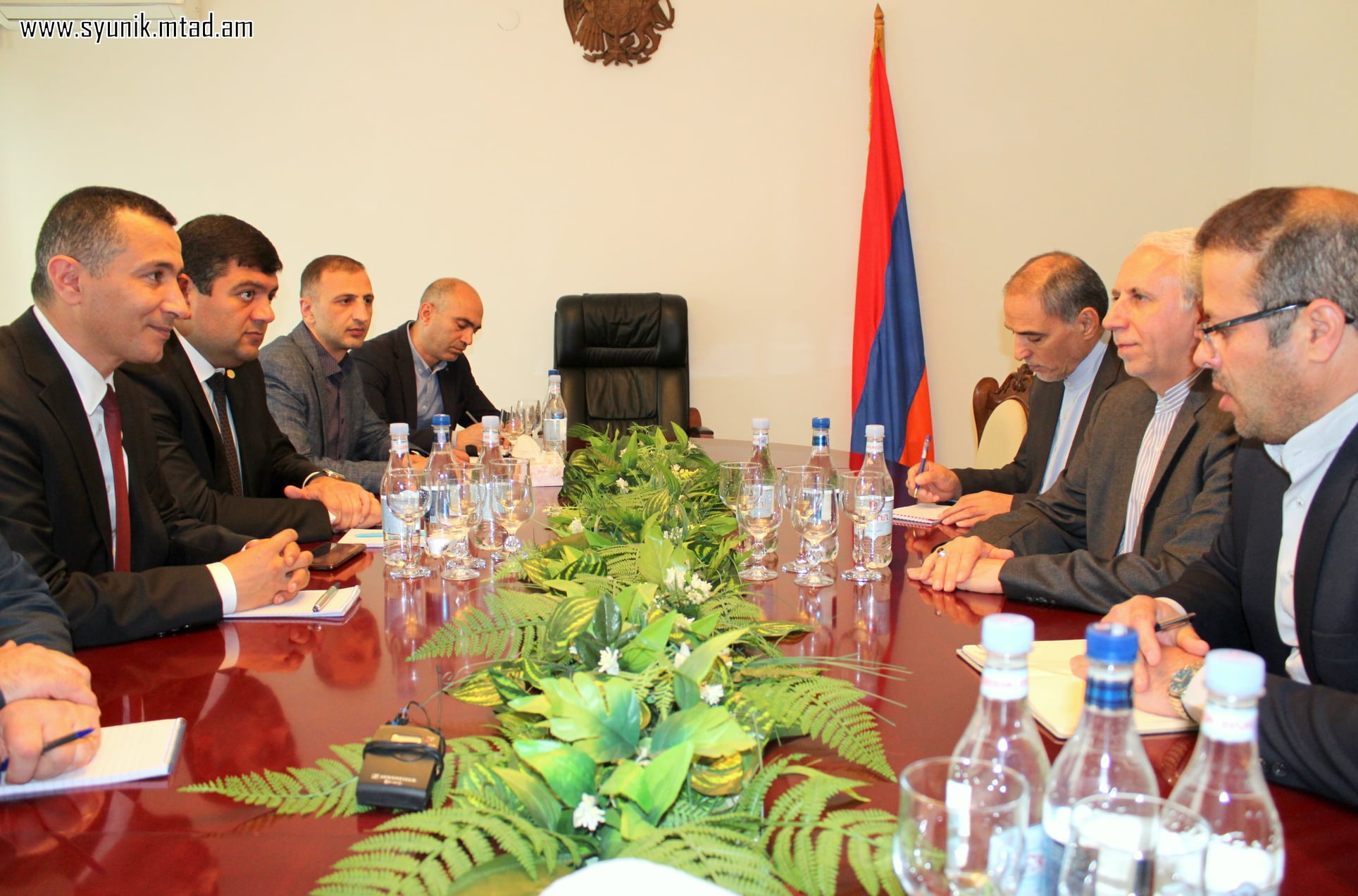 Մեզ համար անընդունելի են հաղորդակցության ուղիների շուրջ միջանցքների վերաբերյալ հնչող արտահայտությունները. Իրանի դեսպան