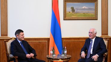 Նախագահ Վահագն Խաչատուրյանն ընդունել է Հայաստանում Հունաստանի դեսպան Էվանգելոս Տուռնակիսին