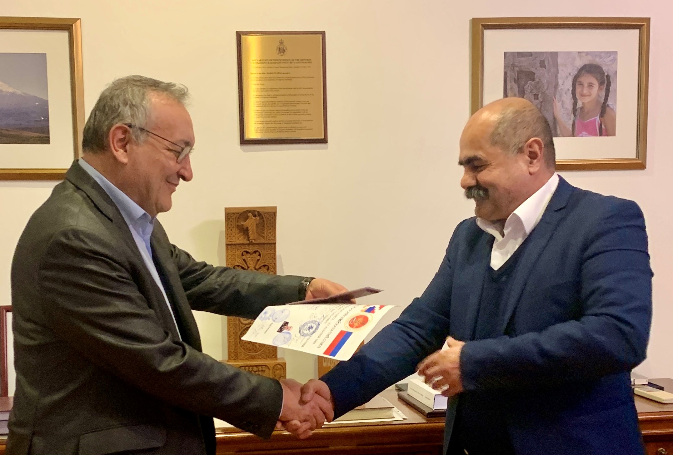 ԱՀ ԱԺ նախագահը  հանդիպել է «Արցախ-ռուսական կազակական միություն» ՀԿ-ի նախագահին 