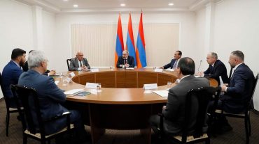 Փաշինյանը հանդիպել է արտախորհրդարանական քաղաքական ուժերի հետ