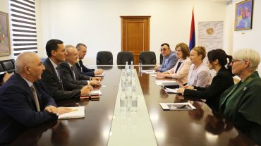 Վահրամ Դումանյանն ընդունել է ԱՄՆ Խաղաղության կորպուսի հայաստանյան գրասենյակի ղեկավարին