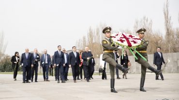 Վրաստանի խորհրդարանի նախագահն ու խորհրդարանականներն այցելել են Ծիծեռնակաբերդ