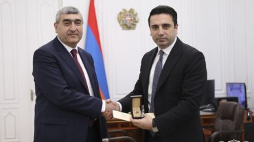 Ալեն Սիմոնյանը ՀՀ ԱԺ նախագահի հուշամեդալով է պարգևատրել ԱԺ պատգամավոր Շիրակ Թորոսյանին