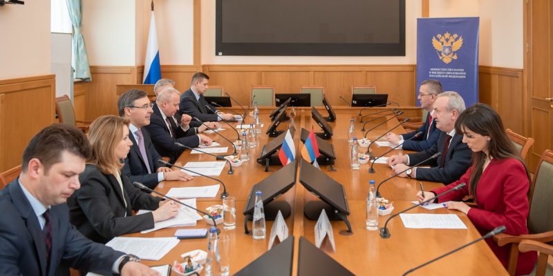 Վահրամ Դումանյանը հանդիպում է ունեցել ՌԴ գիտության և բարձրագույն կրթության նախարարի հետ