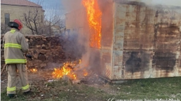 Մարտունի քաղաքում այրվել է վագոն-տնակ