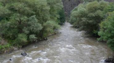 Դեբեդ գետը երեխա է ընկել