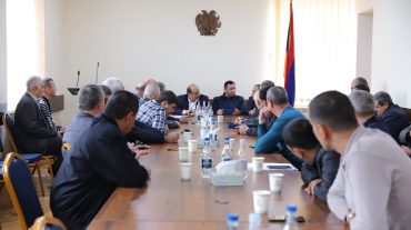 ԱԺ մշտական հանձնաժողովի ներկայացուցիչները գյուղատնտեսական հիմնախնդիրները քննարկել են Ախուրյանի համայնքապետարանում