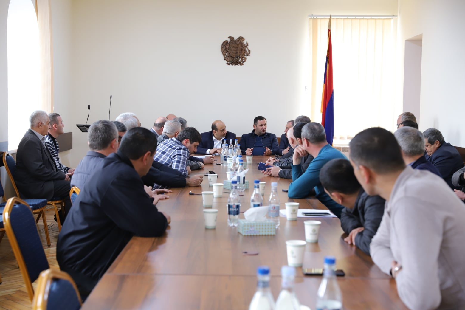 ԱԺ մշտական հանձնաժողովի ներկայացուցիչները գյուղատնտեսական հիմնախնդիրները քննարկել են Ախուրյանի համայնքապետարանում
