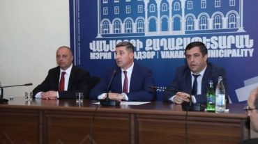 ՀՀ ՏԿԵ նախարար Սանոսյանը ներկայացրել է Վանաձոր համայնքի ղեկավարի պաշտոնակատարին