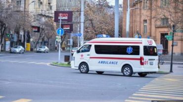 Մասնագիտական պարտականությունները կատարելիս բռնության են ենթարկվել շտապ օգնության աշխատակիցները. բժիշկը հիվանդանոցում է