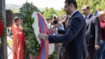 Փոխվարչապետ Մաթևոսյանը հարգանքի տուրք է մատուցել Ղարաքիլիսայի ճակատամարտի հերոսների հիշատակին