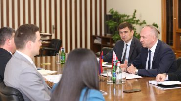 Գնել Սանոսյանն ու ՀՀ-ում Բելառուսի դեսպանը քննարկել են տարանցիկ, երրորդ երկրներից և դեպի երրորդ երկրներ բեռների փոխադրման թույլտվությունների վերաբերյալ հարցեր