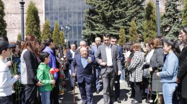 Գեղարքունիքի մարզպետը Հայրենական մեծ պատերազմի վետերաններին հանձնել է դրամական ու խրախուսական պարգևներ