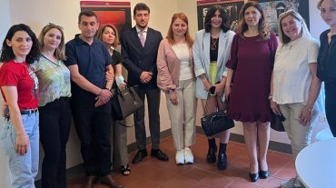 Դեսպան Համբարձումյանը հանդիպել է Թուրինի հայ համայնքի ներկայացուցիչների հետ
