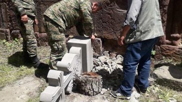 Առանց համապատասխան թույլտվության տեղադրված խաչքարը տեղափոխվել է վանական համալիրից մոտ 30մ հեռավորության վրա