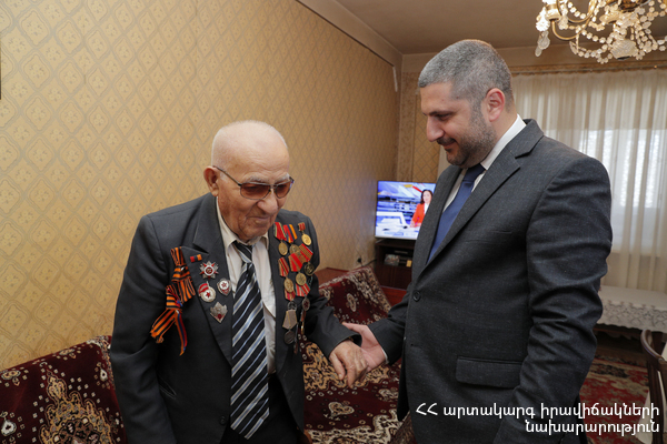 ԱԻ նախարարը հանդիպել է Հայրենական պատերազմի մասնակից 98-ամյա Հակոբ Ավետյանին