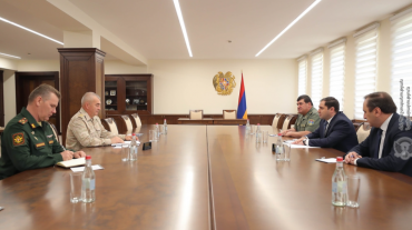 ՀՀ պաշտպանության նախարարն ընդունել է Արցախում ՌԴ խաղաղապահ ուժերի հրամանատարին