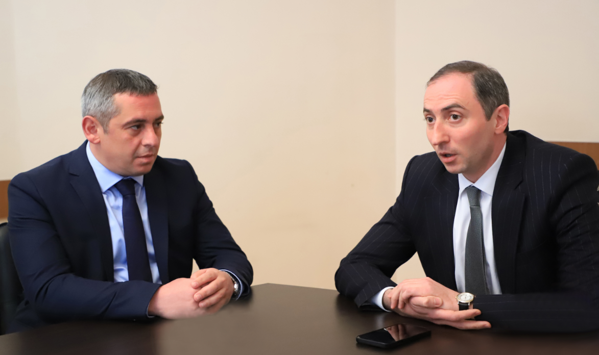 Նախարար Ռոբերտ Խաչատրյանը Ռազմարդյունաբերության կոմիտեի աշխատակազմին է ներկայացրել նորանշանակ նախագահին