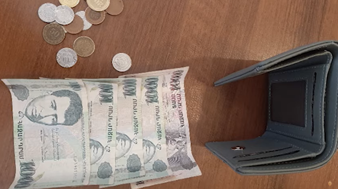 43-ամյա կինը խանութում դրամապանակ է գողացել