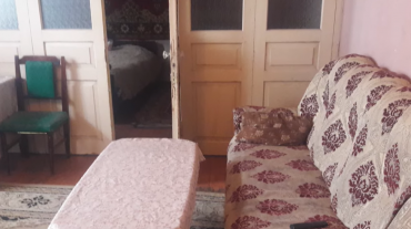 Տեսնելով, որ տանը մարդ չկա, ներս էր մտել ու գողություն արել