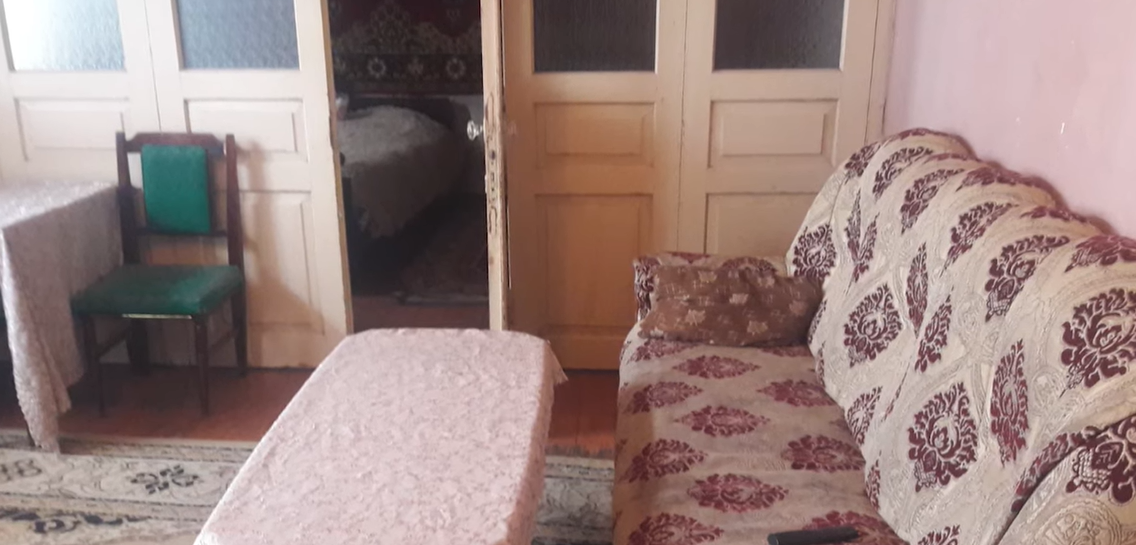Տեսնելով, որ տանը մարդ չկա, ներս էր մտել ու գողություն արել